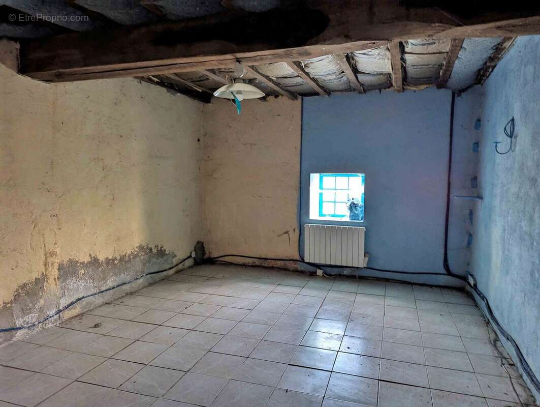 pièce bleue - Maison à DRUYES-LES-BELLES-FONTAINES