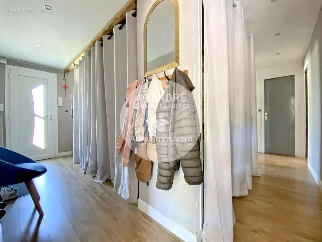 Maison familiale de 5 chambres avec dépendances - photo 7