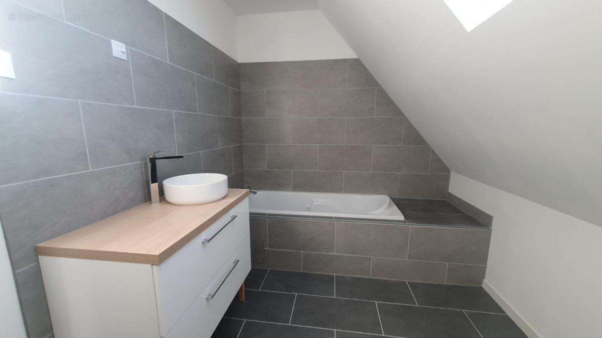 Maison à CHATEAUNEUF-DU-FAOU