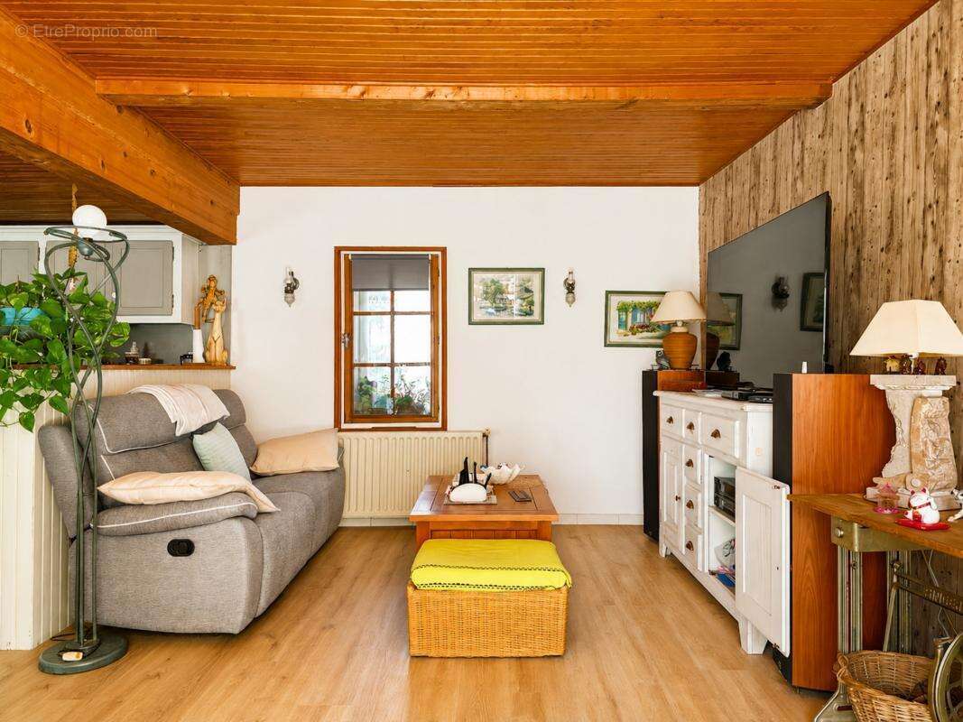 Maison à MEZIN