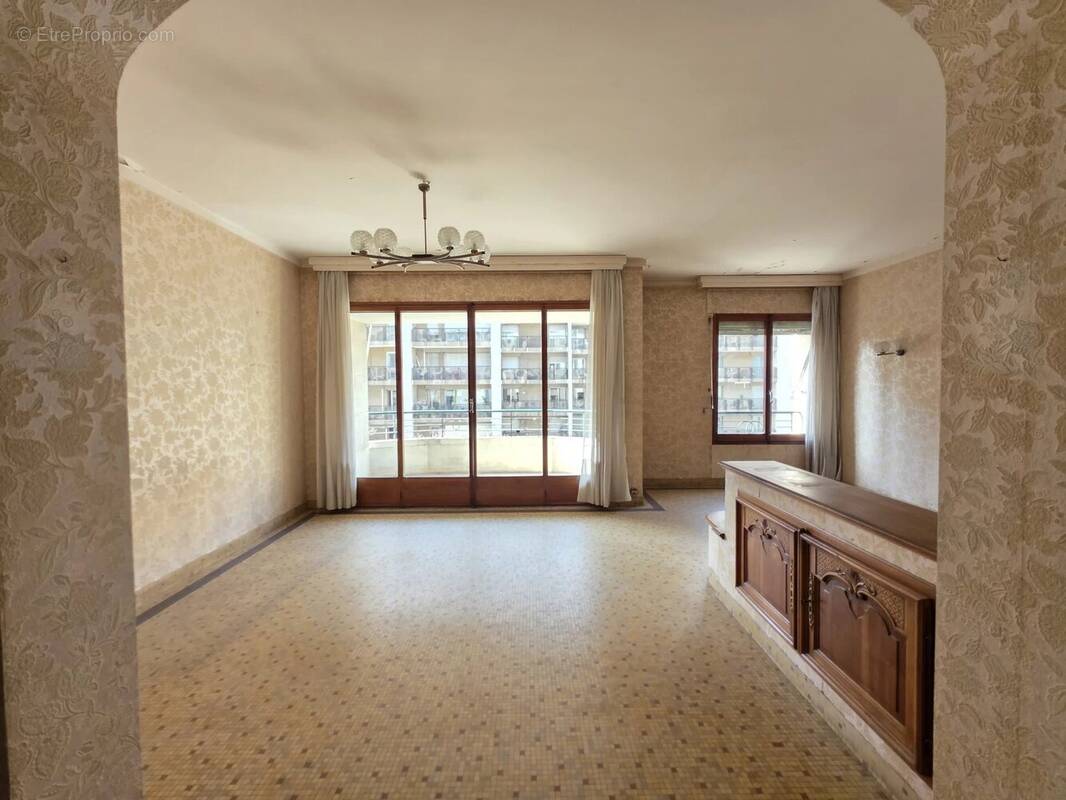 Appartement à MARSEILLE-6E