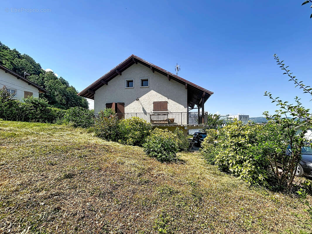 Rumilly - Maison de 115m2 - à rénover sur une parcelle de 1200m2 - photo 2