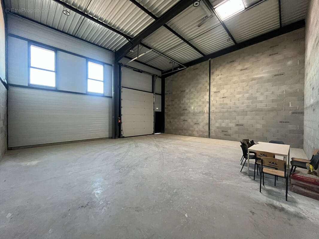 Commerce à VILLETTE-D&#039;ANTHON