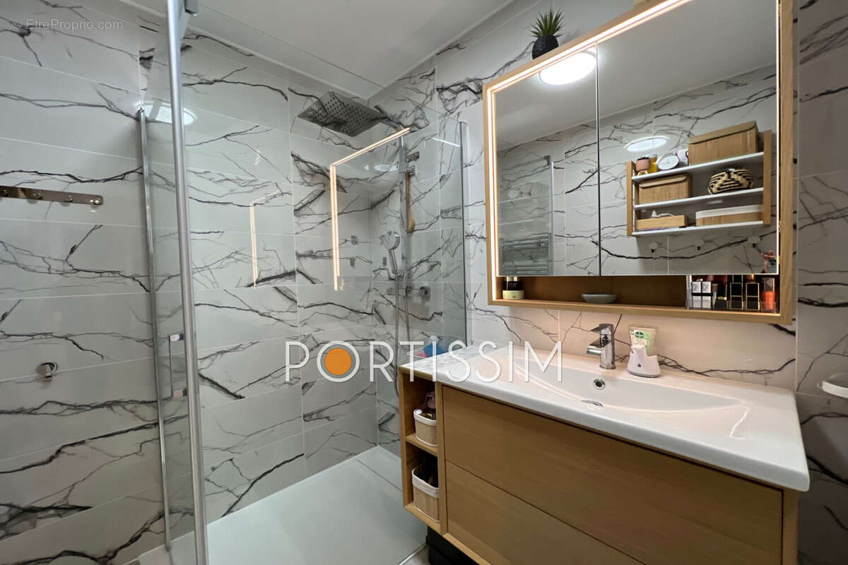 Appartement à SAINT-LAURENT-DU-VAR