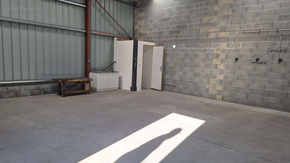 Commerce à MAGNAC-BOURG