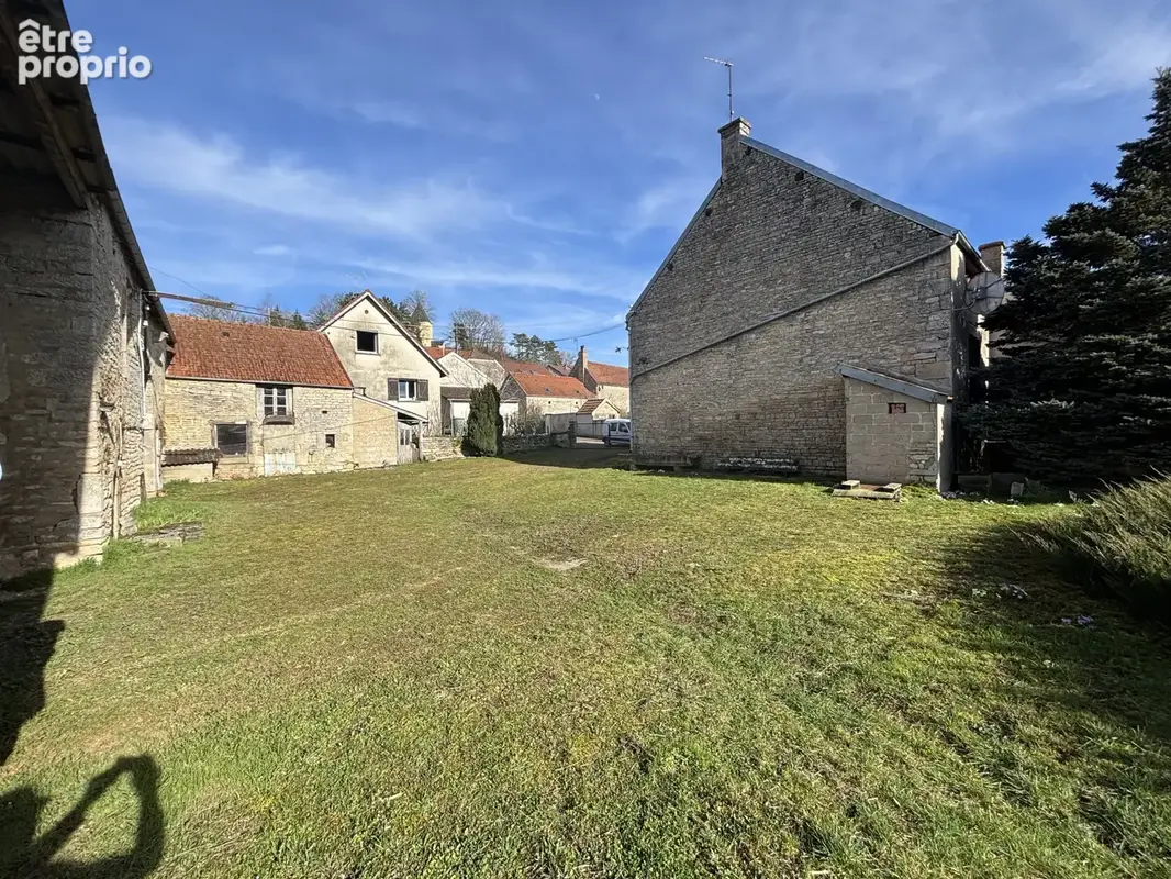 BUNCEY ( proche de CHATILLON SUR SEINE) corps de ferme avec habitation et bâtiments sur 2400m2 - photo 4