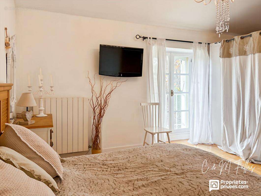 Maison à CAMARET-SUR-AIGUES