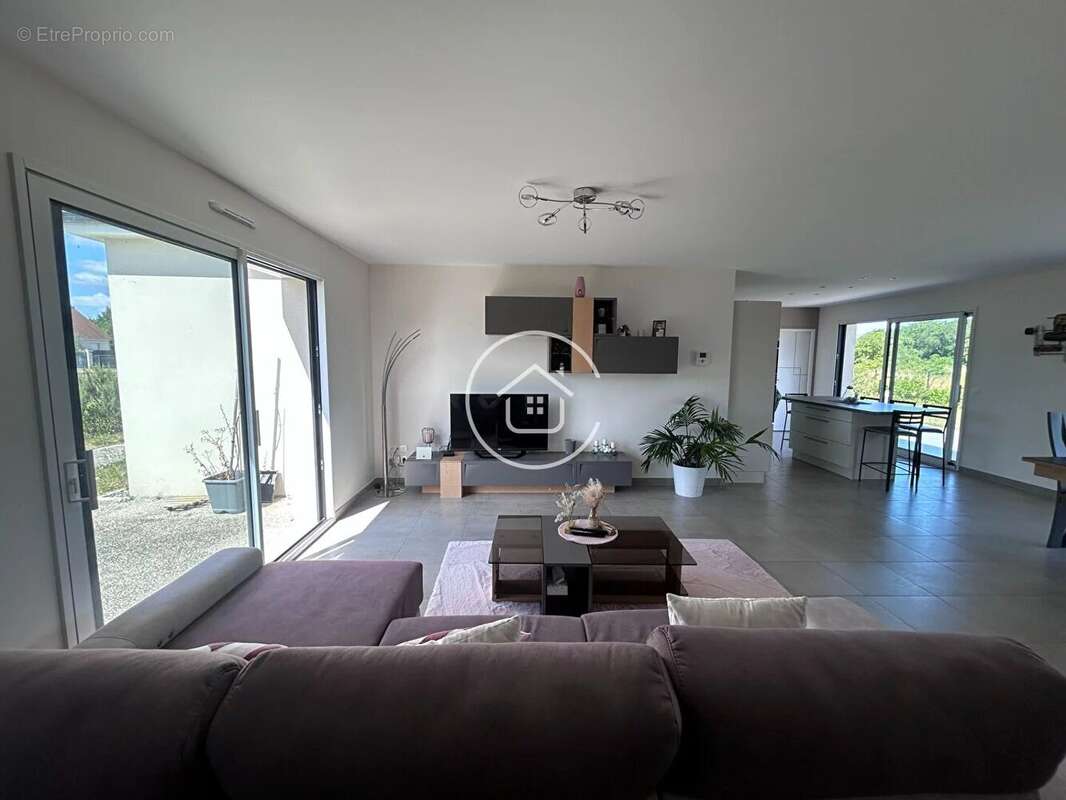 Maison à LES MONTILS