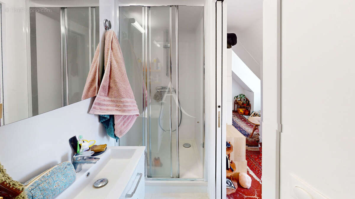 EXCLUSIF - Grand Studio aux portes du Marais ! - photo 7