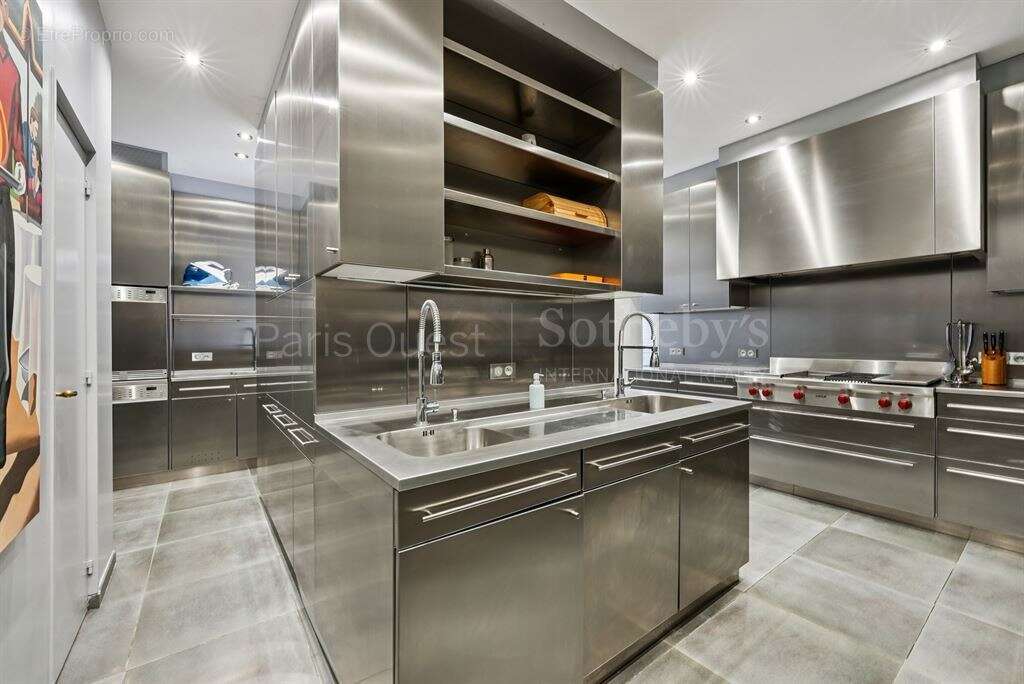 Appartement à PARIS-16E