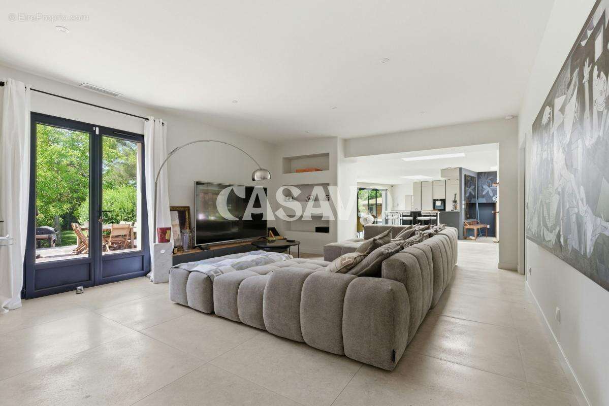 Vente Maison 5 pièces de 180m² - 13760 Saint-Cannat - photo 9