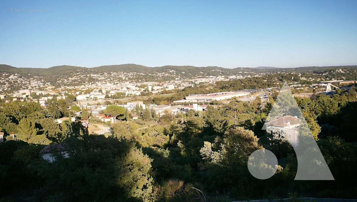 Terrain à DRAGUIGNAN