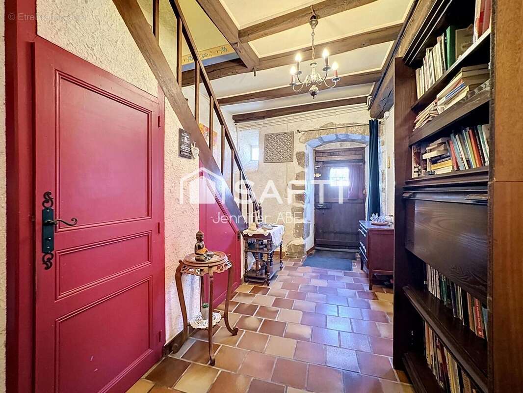 Maison 225 m² à Saint-Loup-Lamaire  - photo 6