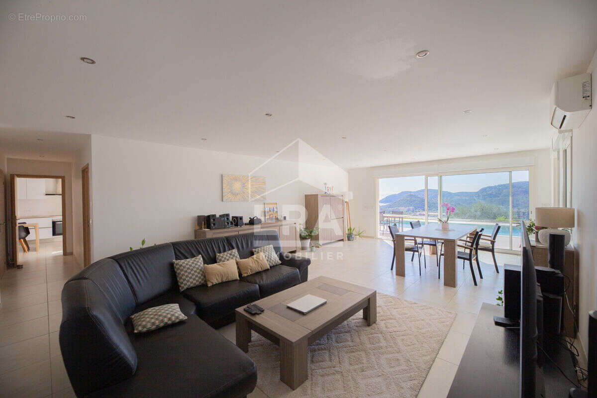 Maison à MANDELIEU-LA-NAPOULE