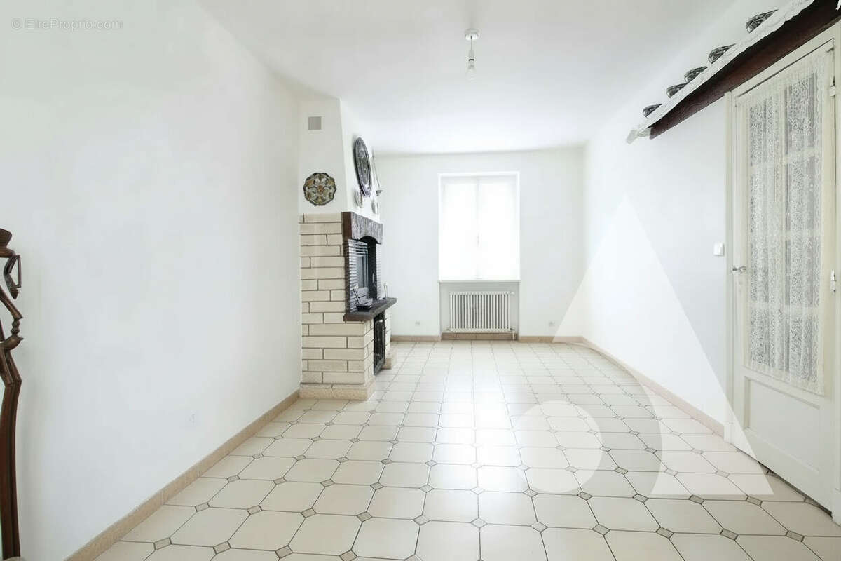 Maison à LONGUEIL-SAINTE-MARIE