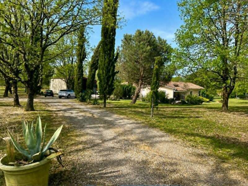 Maison plain-pied avec local indépendant de 106 m² sur superbe parc de 10 000 m² – Birac-sur-Trec (47) - photo 3
