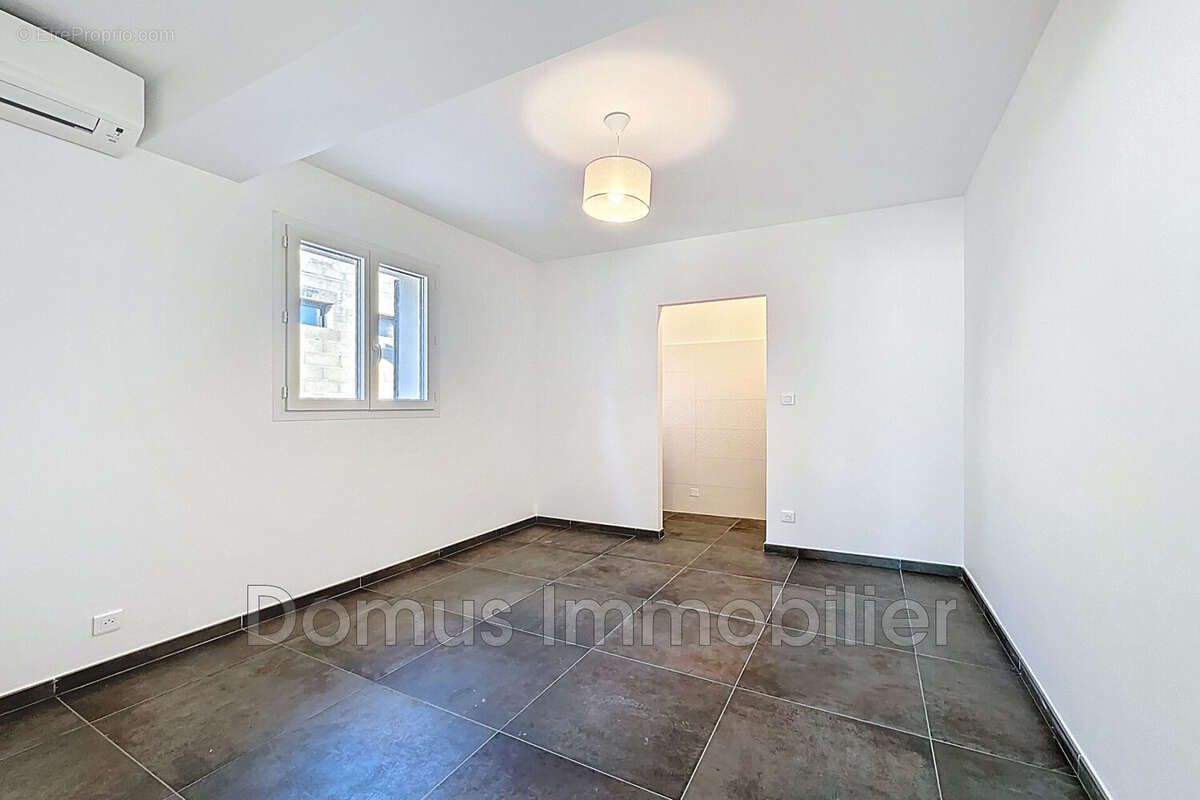 Maison à CHATEAUNEUF-DE-GADAGNE