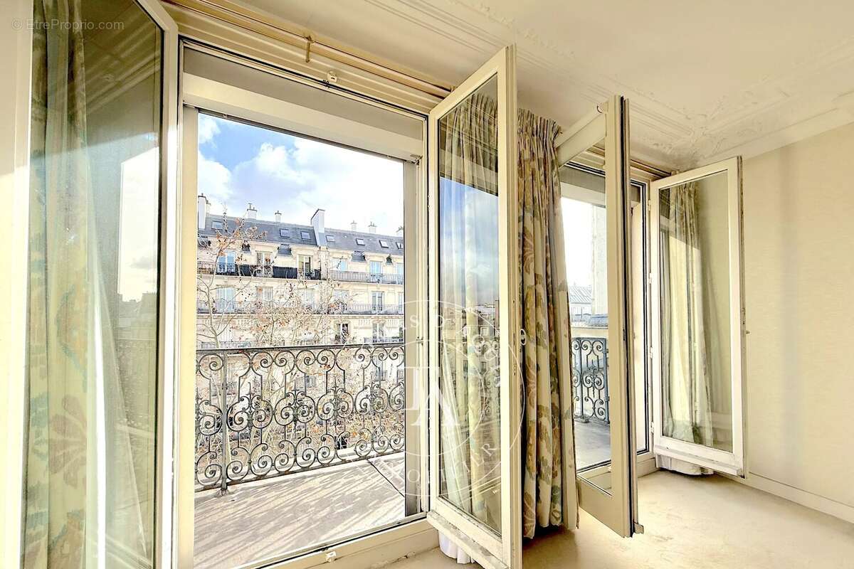 Appartement à PARIS-10E