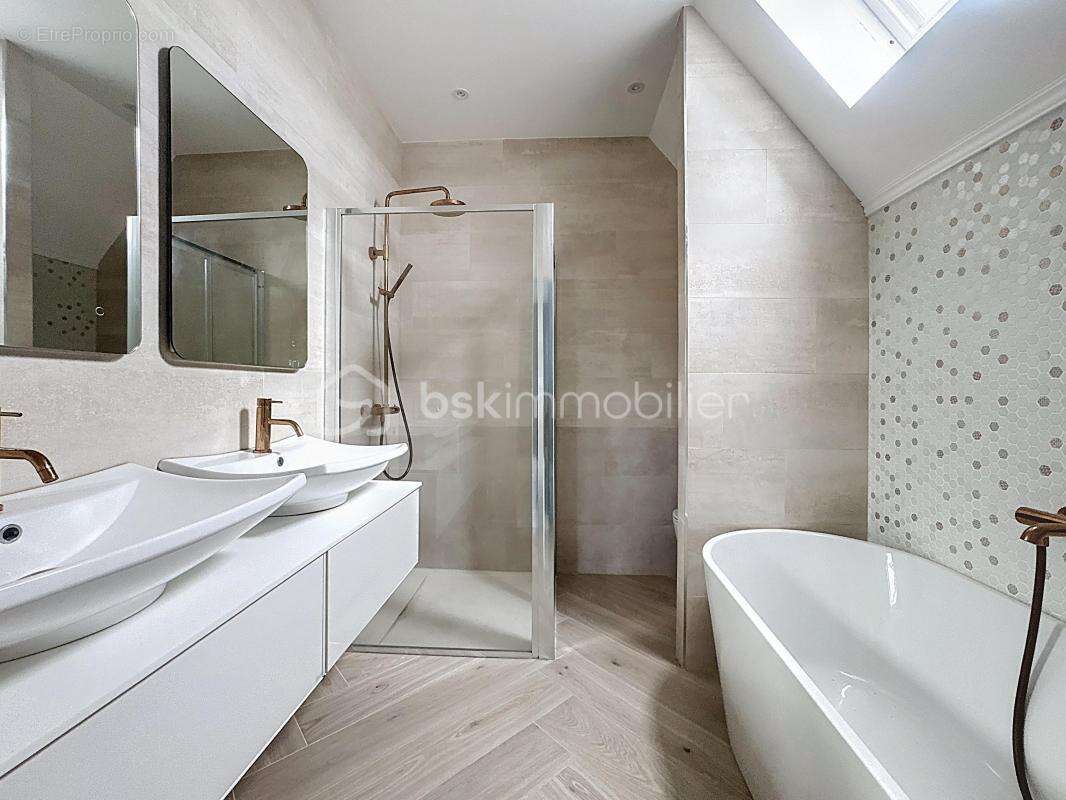 Maison à CRECY-LA-CHAPELLE