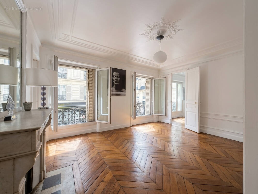 Appartement à PARIS-10E