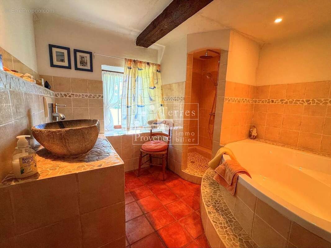 Maison à FOX-AMPHOUX