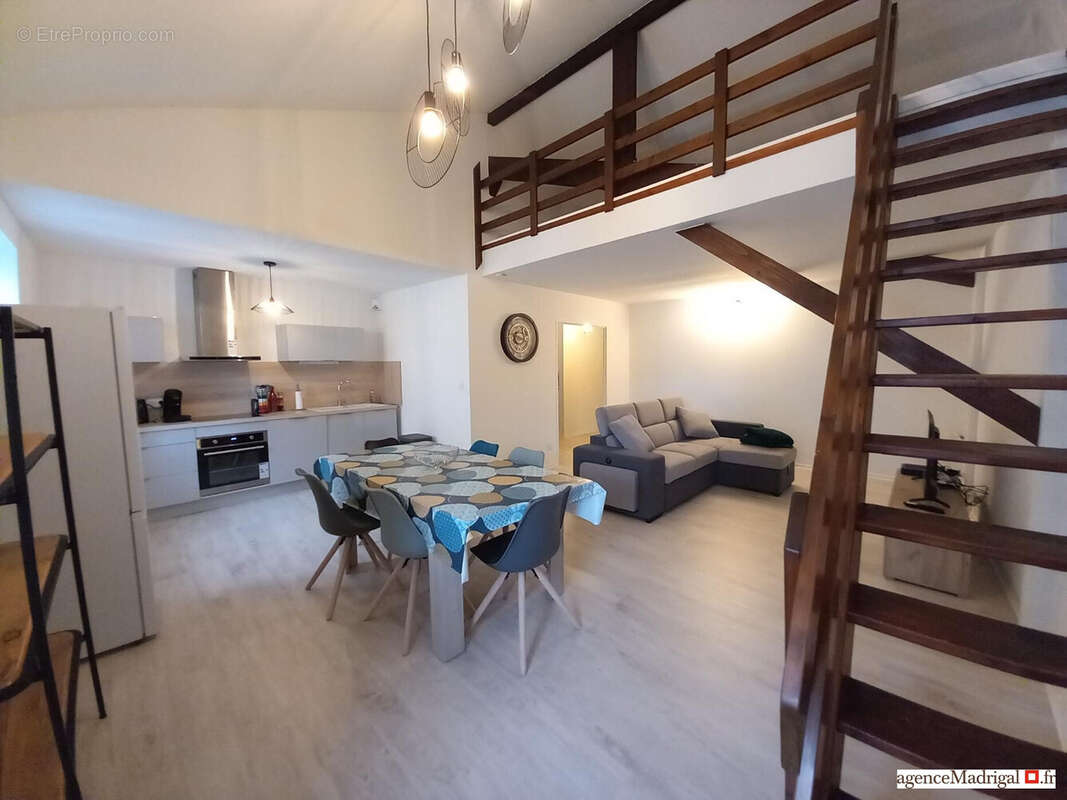 Appartement à RIVES