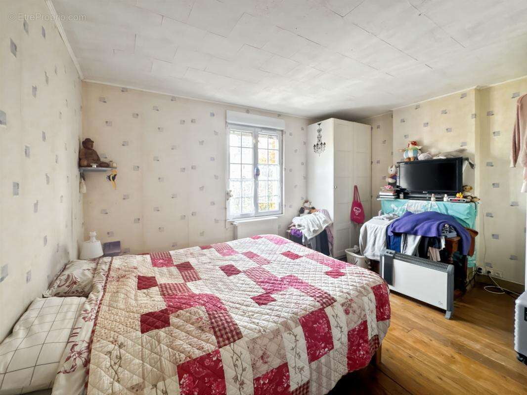 Maison à SAINT-ETIENNE-LA-THILLAYE