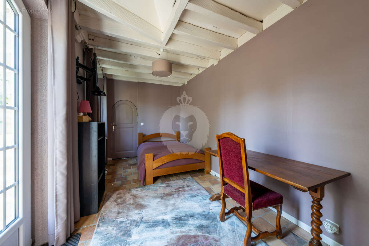 Ensemble immobilier de charme avec maison de 310 m2 et dépendances - photo 19