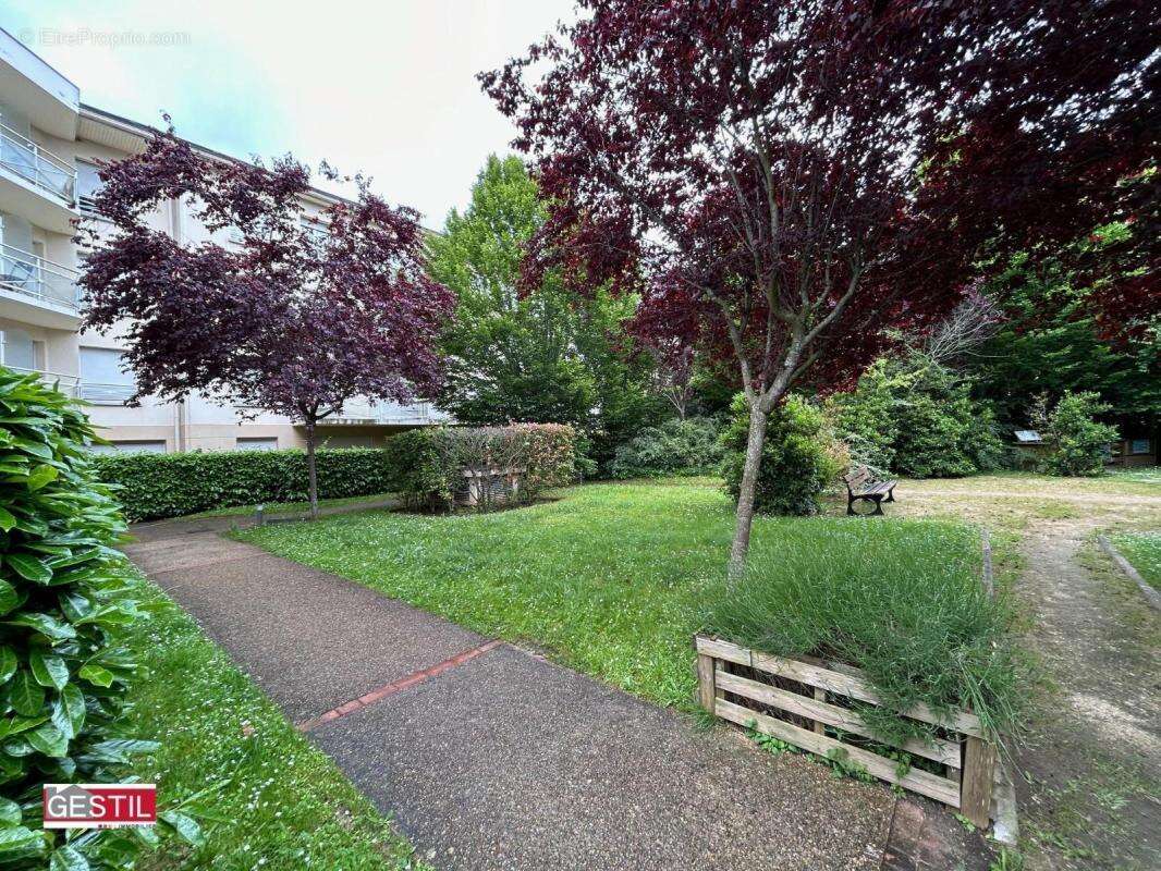 Appartement à JOUY-LE-MOUTIER