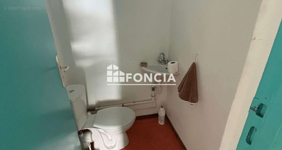 Les Angles – Local professionnel climatisé de 29 m² avec parking, proche Avignon - photo 6