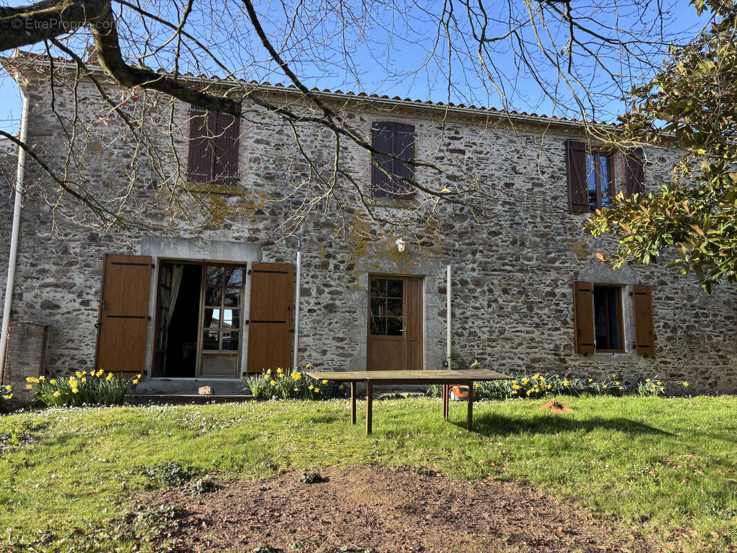 Maison à SAINTE-FLORENCE