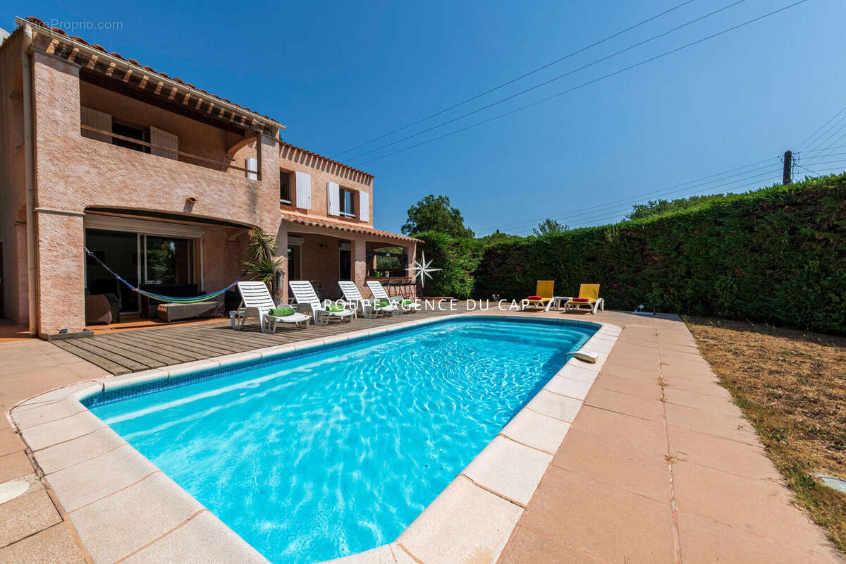 Villa avec piscine à vendre à Saint-Raphaël Valescure proche des Golfs - photo 3