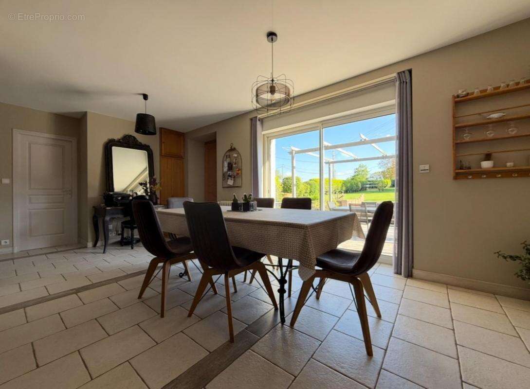 Maison à MALESTROIT