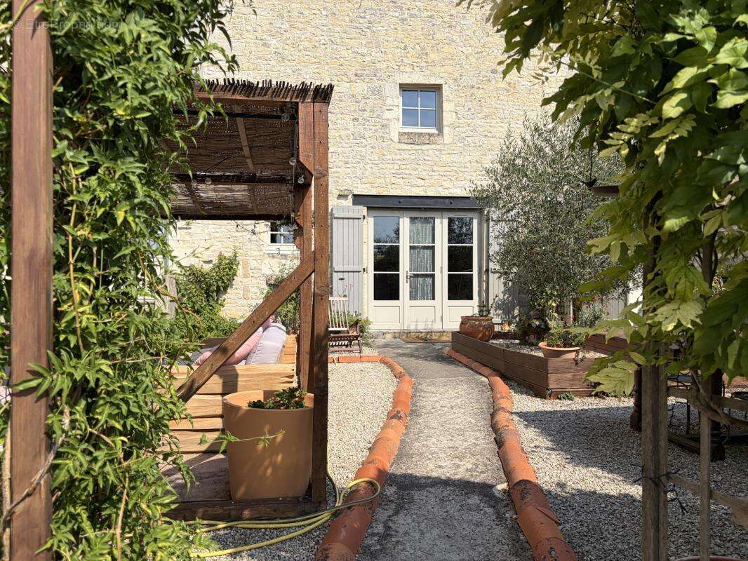Magnifique propriété de caractère au coeur du village histori - photo 12