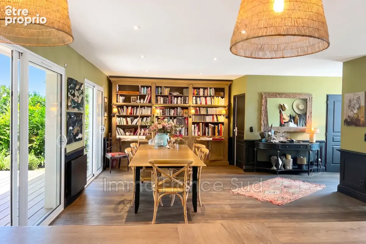 Maison 8 pièces 200 m² à vendre à Soulac-Sur-Mer (33780) - photo 2