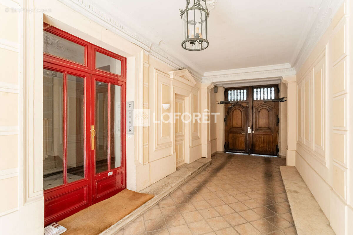 Localisation ideale - dernier etage - bel immeuble - photo 11