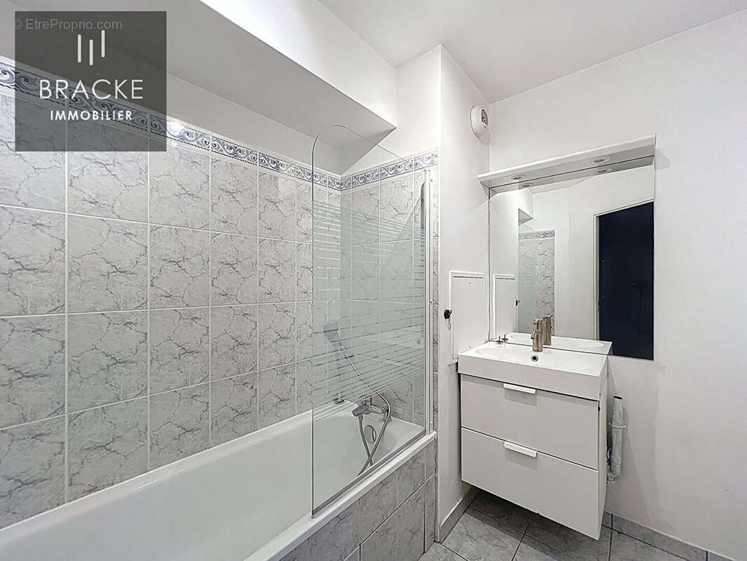 Appartement à COURBEVOIE