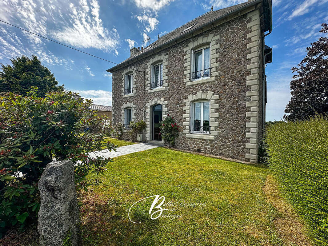 Maison à PLOURIVO