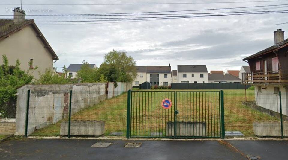 Terrain à NEUFMOUTIERS-EN-BRIE