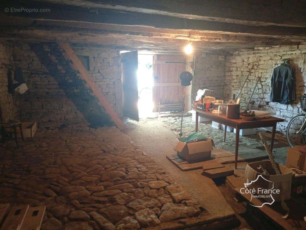 Authentique maison en pierre avec dépendances, puits, citern - photo 17