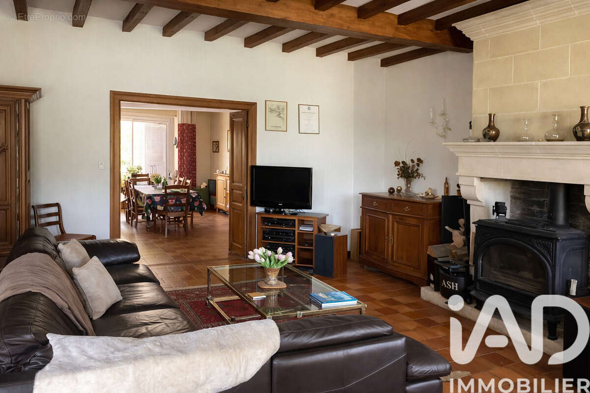 Maison 254 m² à Chalais  - photo 6