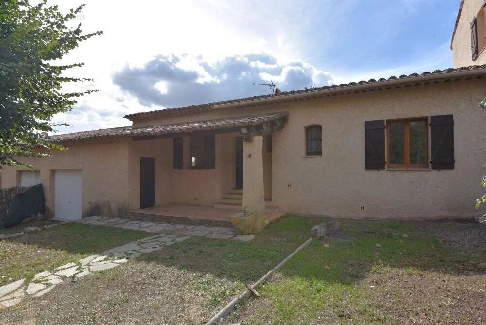 Maison à TOURRETTES