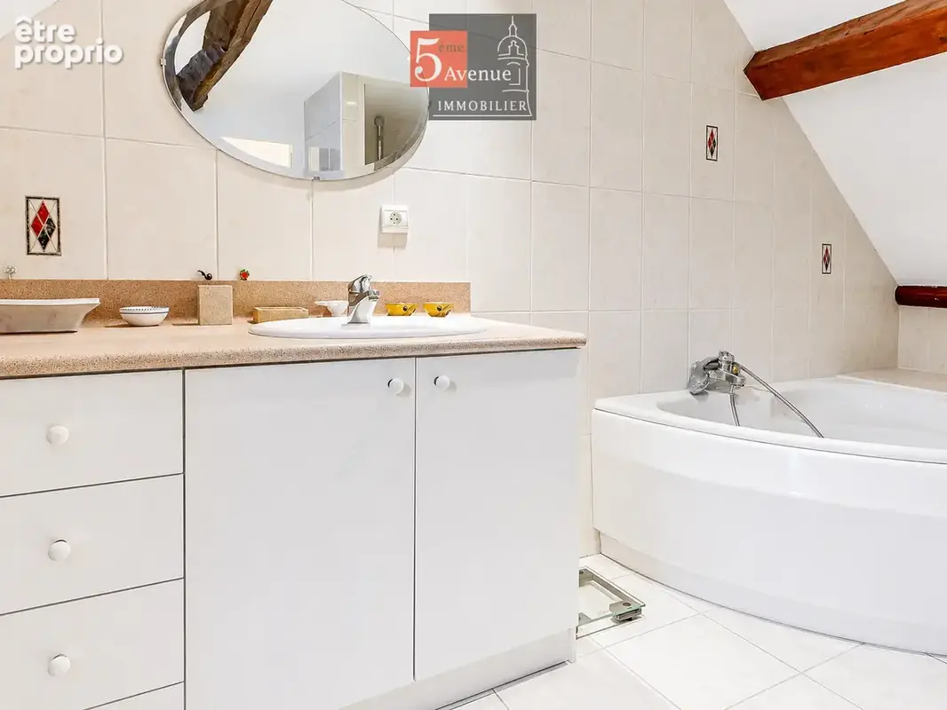 Maison avec cour et 3 chambres à vendre à Chantilly centre ville - photo 6
