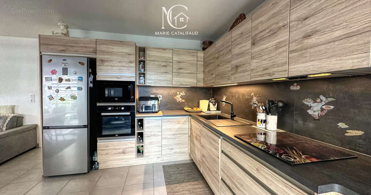 À VENDRE - Beau 2 pièces de 53 m² avec grande terrasse, PISCINE et parking - photo 6