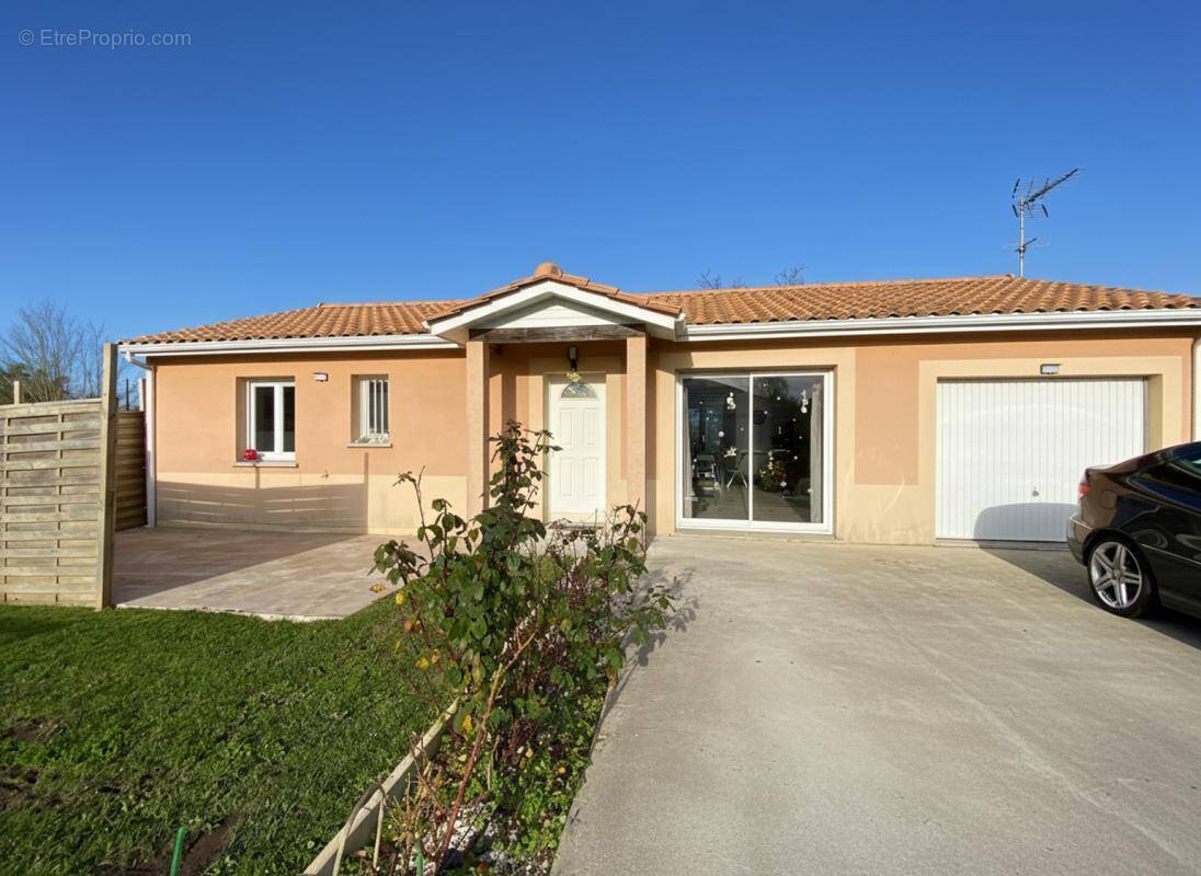 Maison à LA LANDE-DE-FRONSAC