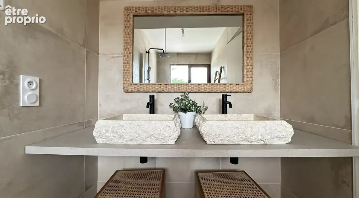 Villa balinaise rénovée proche du Bourg de type 6 pièces de 180 m2 avec piscine - photo 18