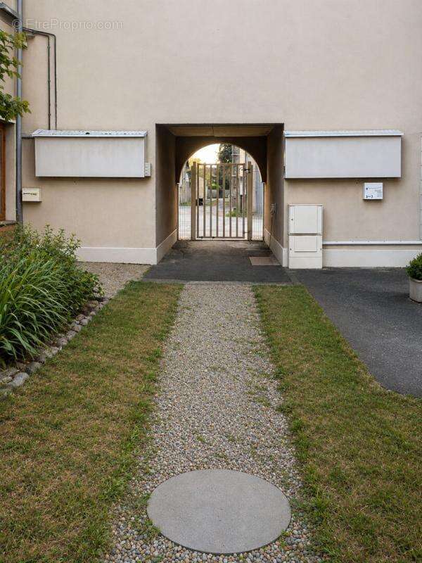 Châteauroux T4 avec jardin & véranda en coeur de ville, Fort potentiel ! - photo 4