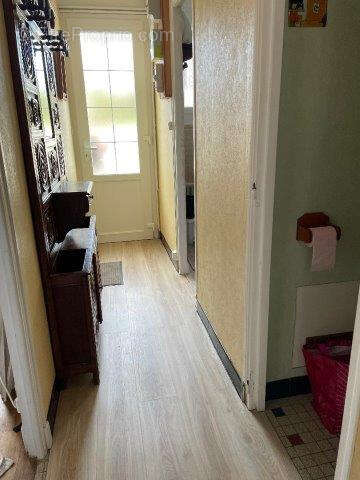 Charmante maison en pierres de 58 m2 habitables, 2 chambres et un garage - photo 5