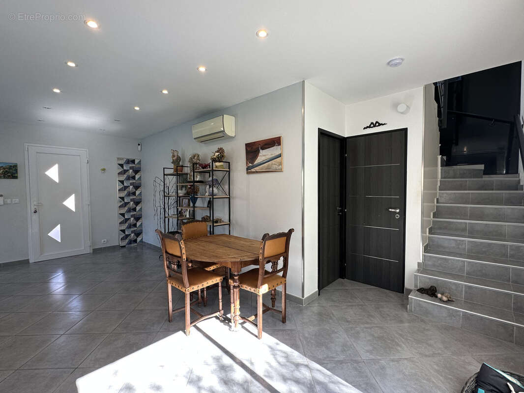 Maison à VILLELONGUE-DELS-MONTS