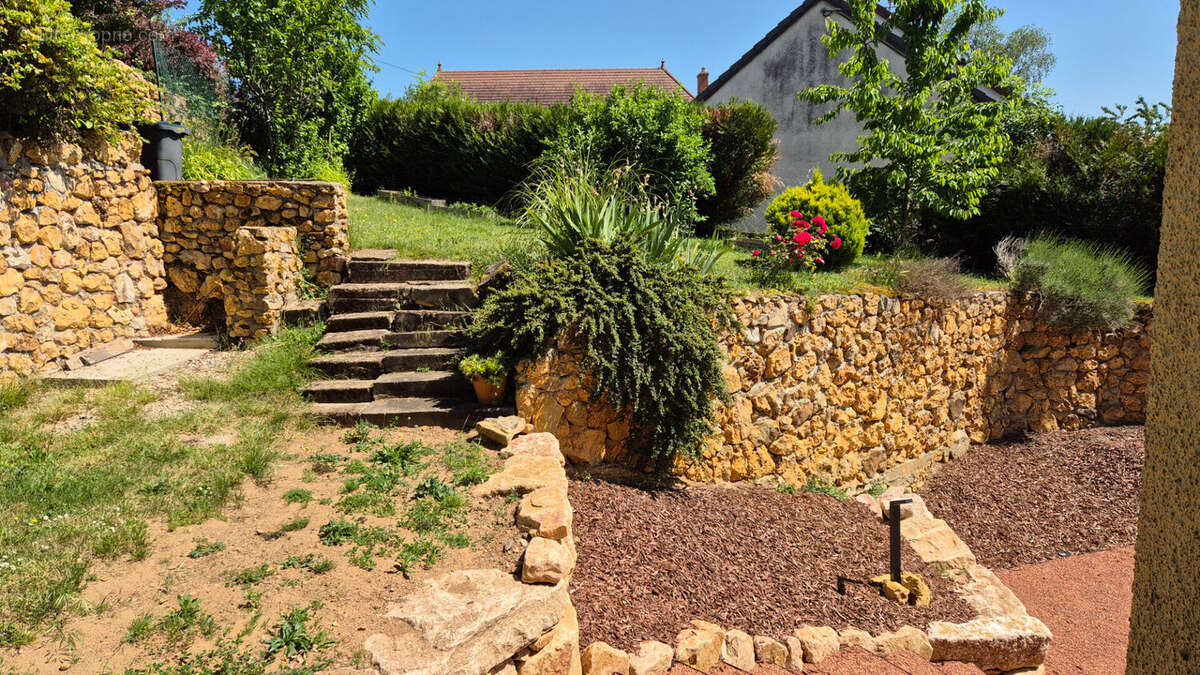 Maison à SEMUR-EN-BRIONNAIS